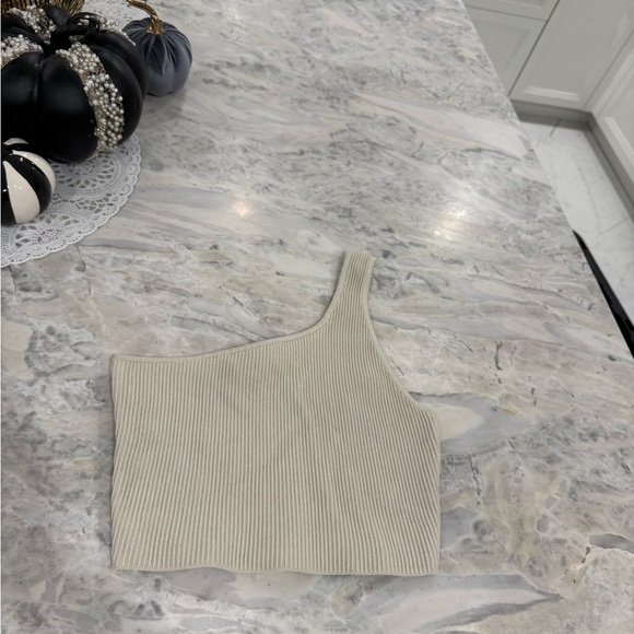 Aritzia Babaton Ribbed One-Shoulder Top - Picture 2 of 4